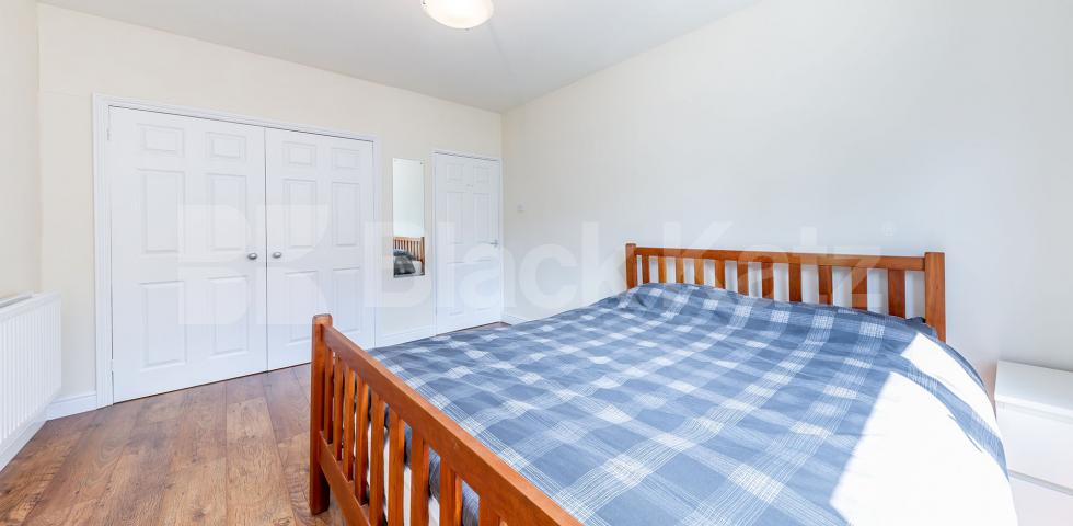 Modern spacious one bed in central location and mins to Regents Park Clarence Gardens, Regents Park / Camden